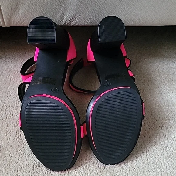 Shoes - Picture 4 of 4